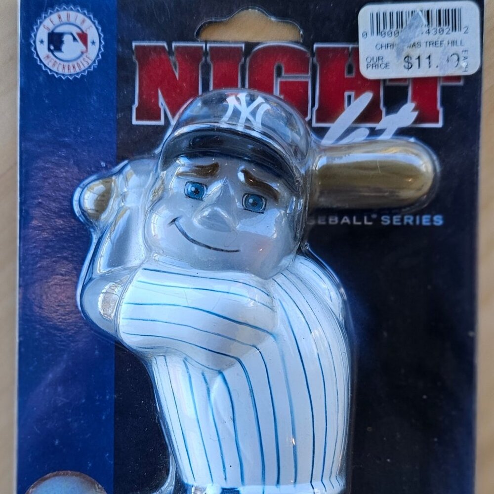 NY Yankee Batter Plug in Night Light 2008 NWT